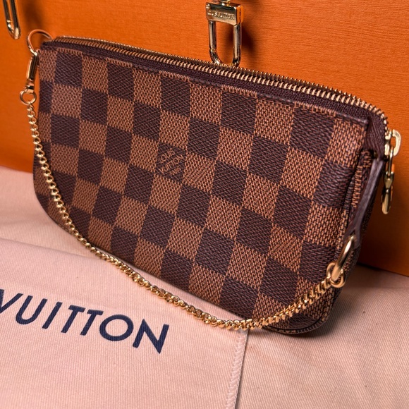 Louis Vuitton — Damier Ebene Mini Pochette 🔥 Like New! - Picture 1 of 8